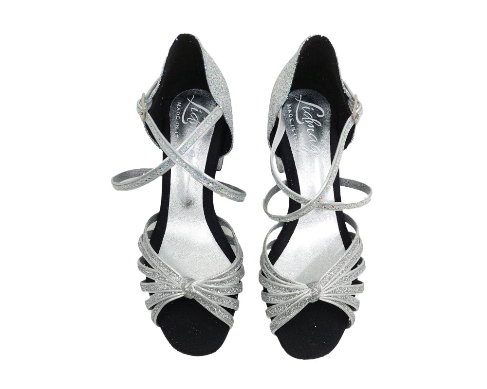Lidmags 205 Tanzschuhe in Prisma Silver mit Knöchel- und Kreuzriemen, präsentiert auf weißem Hintergrund.